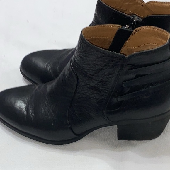 Comfortiva  Memory Foam Comfort size 9.5 Black Ankle Booties Leather  clean - Picture 10 of 15